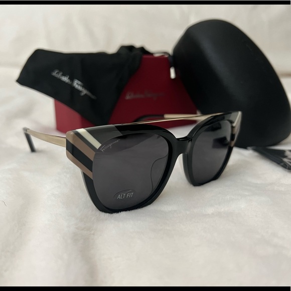 NWT Salvatore Ferragamo Suns SF882SA, black cat eye main image 6